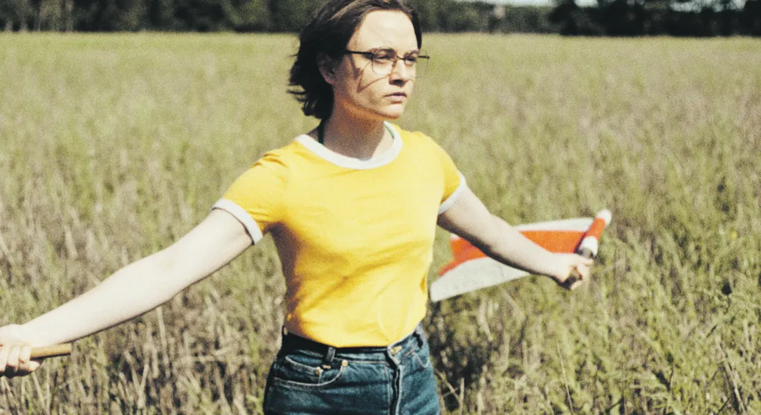 In einer brüchigen Bauernfamilie in der DDR der 80er Jahre balanciert Angelika (Lena Urzendowsky)zwischen Lebensgier und Todessehnsucht. © Studio Zentral