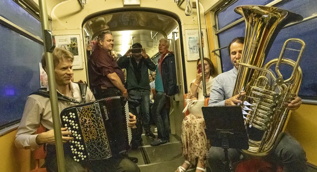 Museums-Tram der Stadtwerke Augsburg (swa) mit musikalischer Bordbegleitung © a3kultur/mav