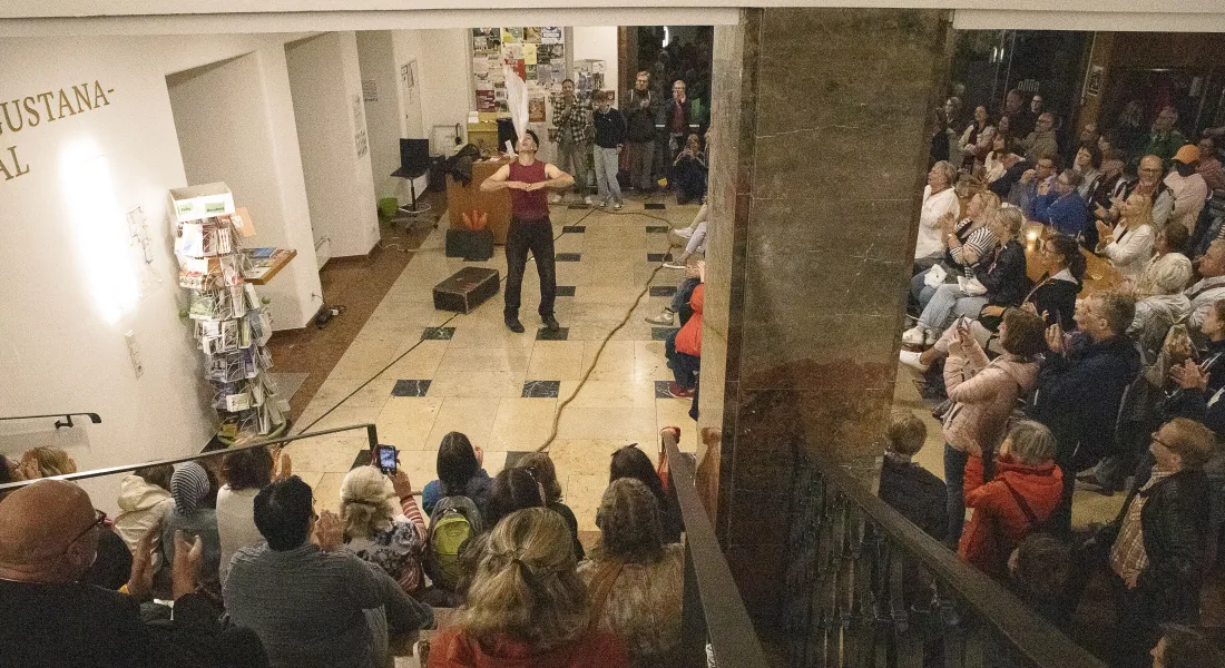 Wetterbedingte Indoor-Artistik im Annaforum © a3kultur/mav