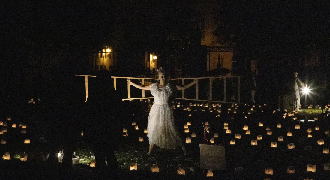 Lichterlabyrinth mit Pantomimen und Clowns im Fronhof © a3kultur/mav