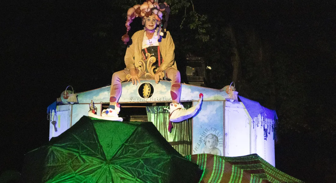 Lichterlabyrinth mit Pantomimen und Clowns im Fronhof © a3kultur/mav