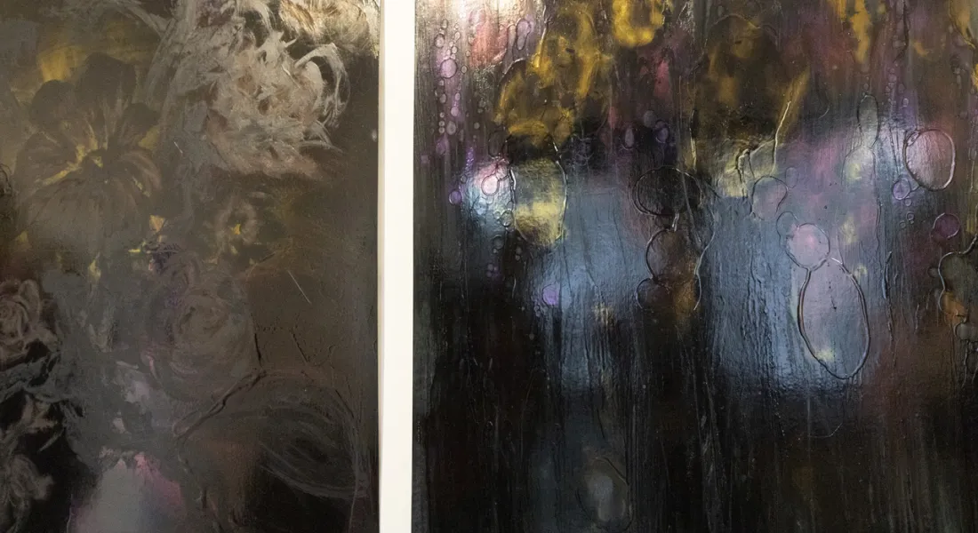 Mit ihren Glanzeffekten heben Christof Rehms Serien »Böse Blumen«, »Giverny noir«, »Missing Link« u.a. (Ausschnitte) den Impressionismus auf ein neues Niveau. © a3kultur/mav