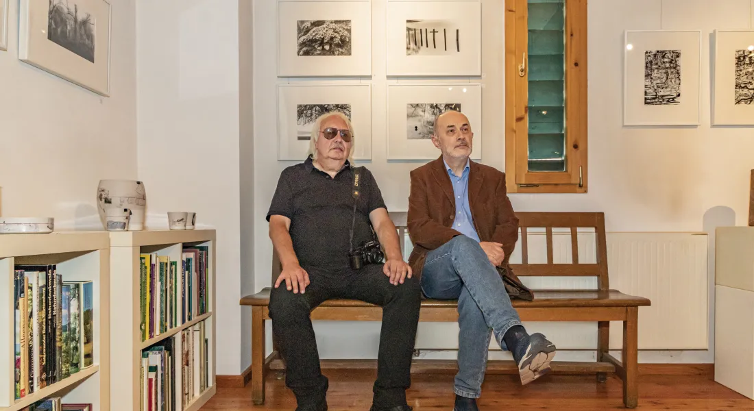 Die beiden Fotografen Helmut Hien und Wilfried Edelmann bezeichnen sich selbst als »konservativ«, da ihre Schwarzweißaufnahmen mit analoger Technik entstehen, ohne Verfremdungseffekte.