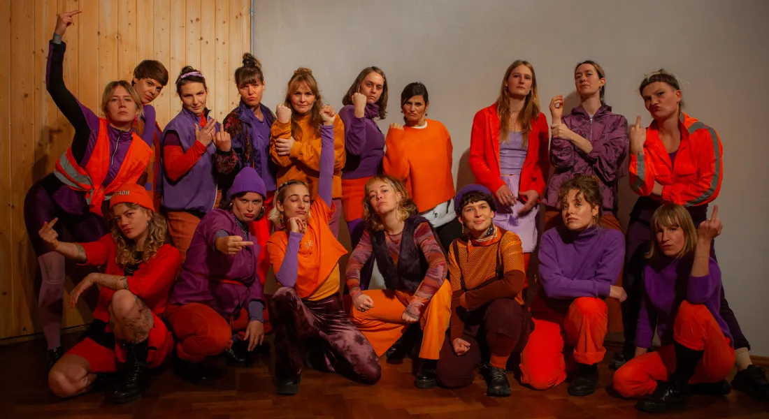 Fasten your seatbelt Performic Corner Chor Villa Schöne Felder