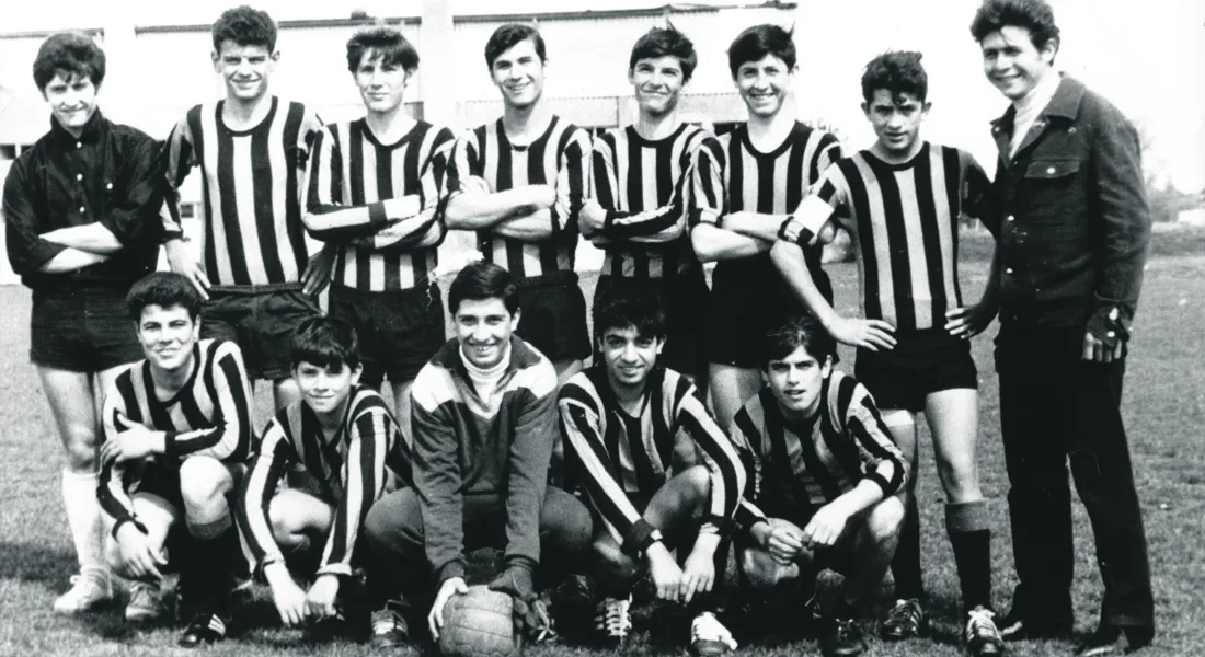 Der größte Teil der Fußballmannschaft des AC Torres von 1969 war bei der Mechanischen Baumwoll-Spinnerei und Weberei Augsburg (SWA) beschäftigt. © Archiv tim