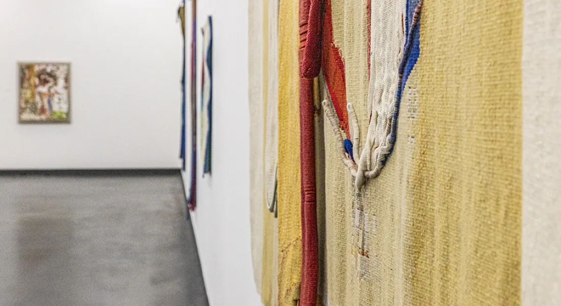 Textile Arbeiten der 2023 verstorbenen Else Bechteler-Moses sollen künftig an die Webereitradition des H2 im Glaspalast anknüpfen. Foto: © a3kultur/mav