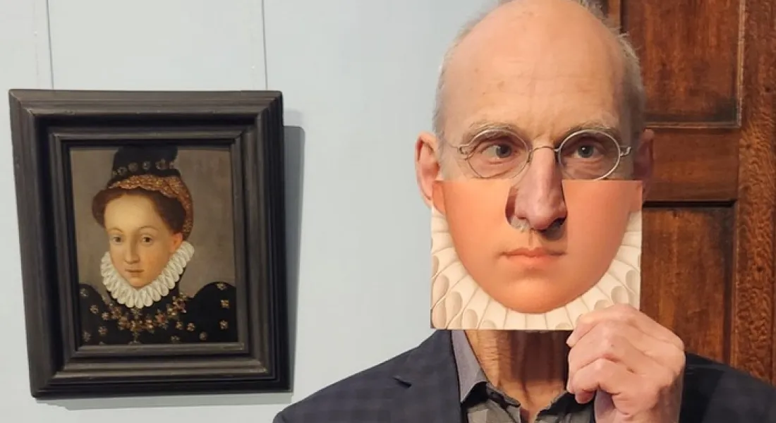 Dr. Wiercinski in der Ausstellung »Reichtum der Kunst – Jakob Fugger und sein Erbe«