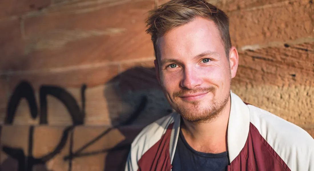 Kunst-Kabarettist Jakob Schwerdtfeger präsentiert sein Programm »Meisterwerk« im Kunstforum Oberschönenfeld.