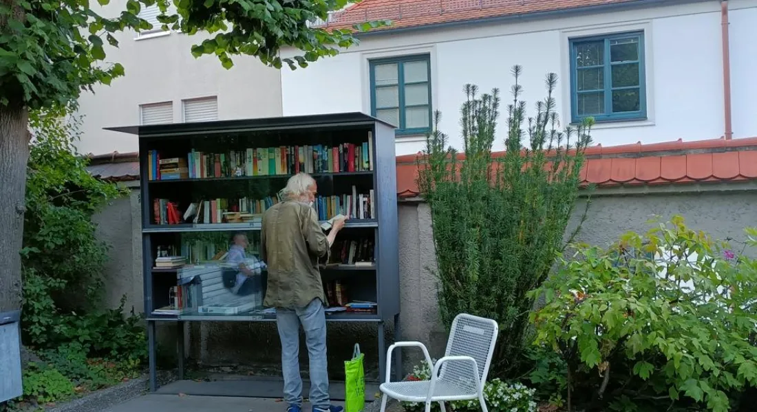 Hofgarten Augsburg Bücherschrank