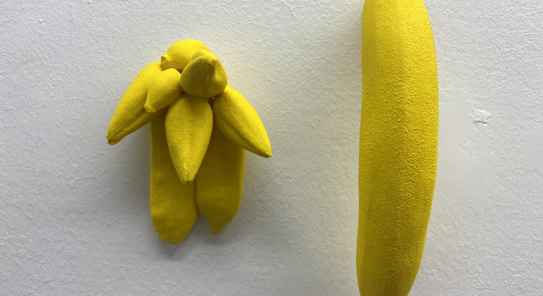 Nanna Gronbørgs Wandinstallation FEMININUM 2 ist exklusiv in der Ecke zu sehen.
