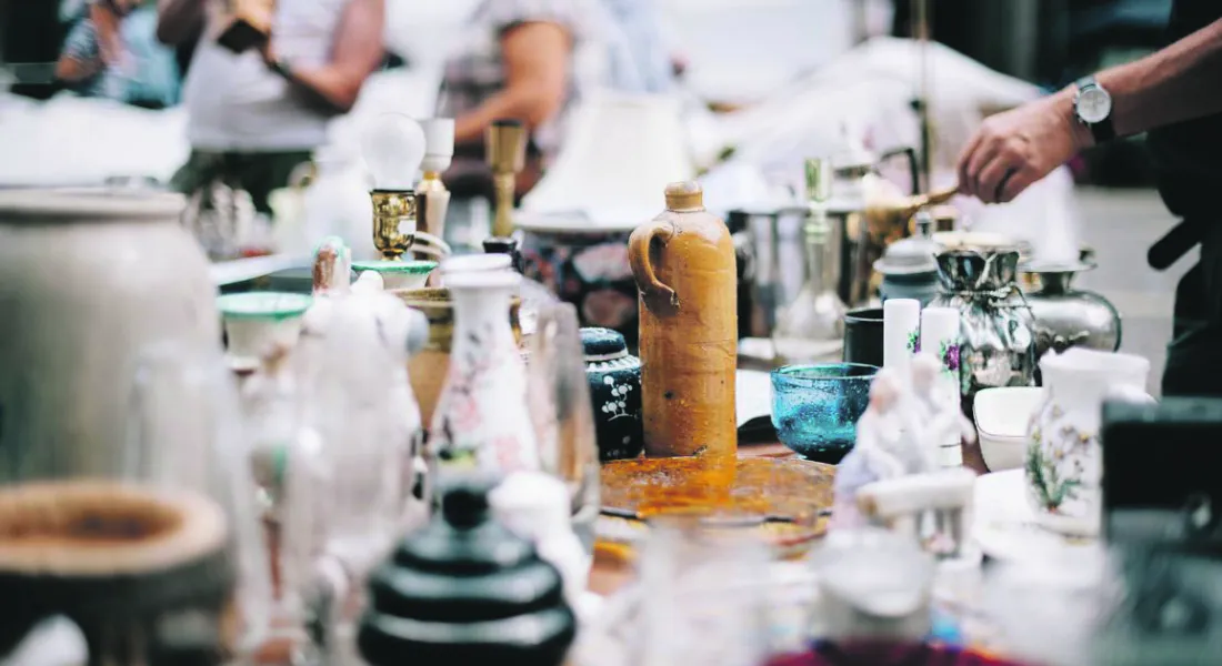 Flohmarkt Adobe Stock