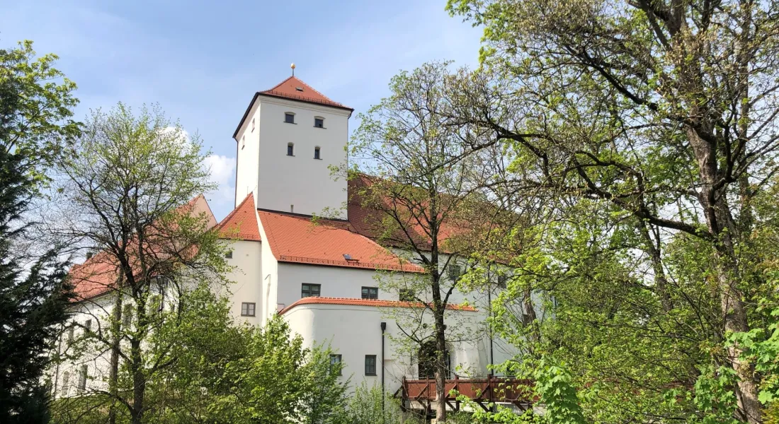 Das Wittelsbacher Schloss Friedberg mit seinem Schlossturm.