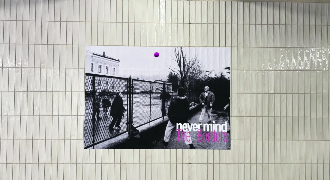 Volleyball zwischen den Blöcken: eine Aufnahme aus den 1970er-Jahren in der Unterführung des Kulturbahnhofs Nova Gorica.