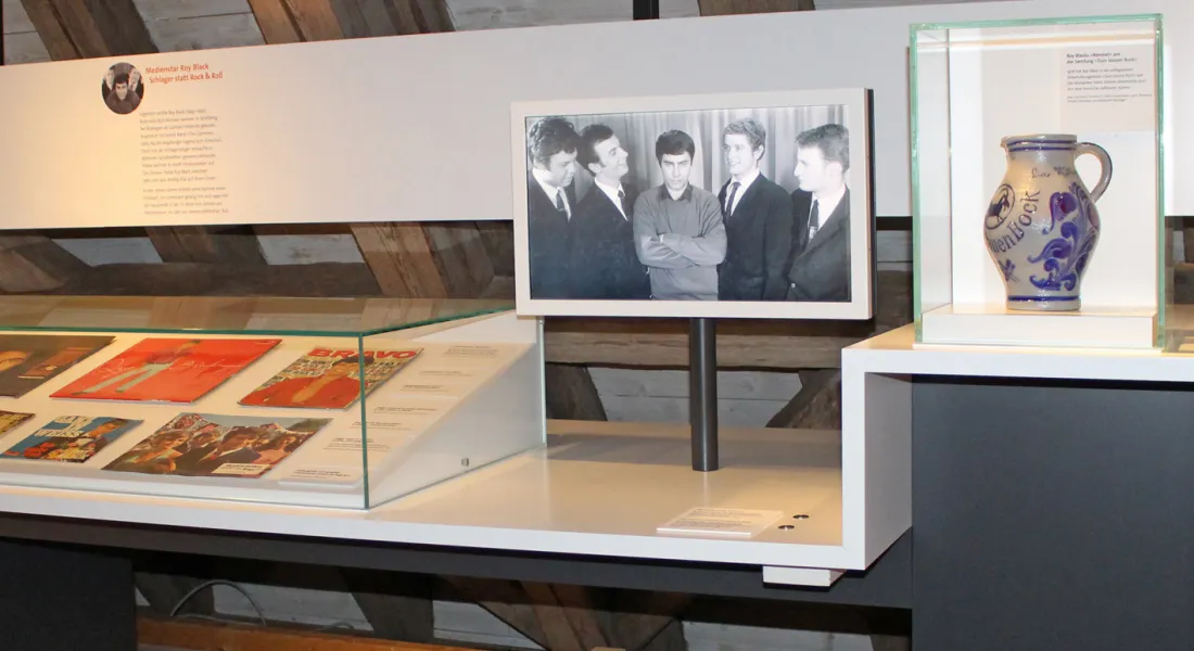 Roy Black und seine Bandmitglieder sind auf einem Bild in der Dauerausstellung zu sehen.
