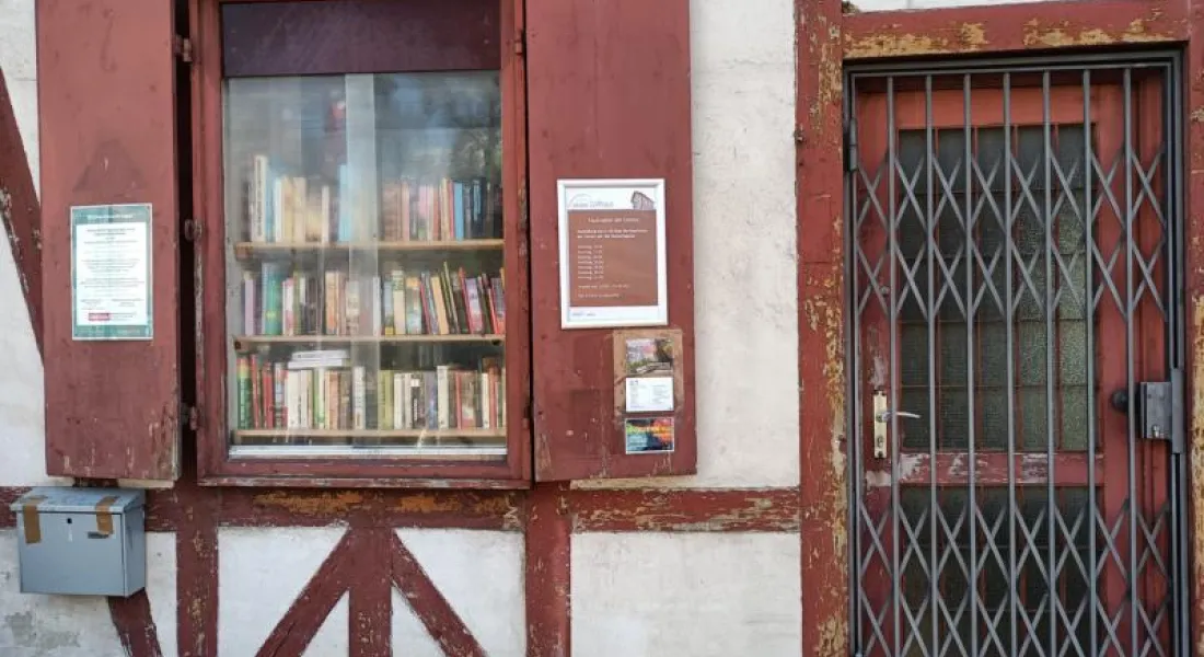 Zollhaus Augsburg Bücherschrank