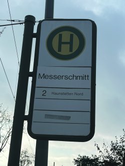 Die Haltestelle »Messerschmitt« auf der Linie 2 in Haunstetten. ©a3kultur