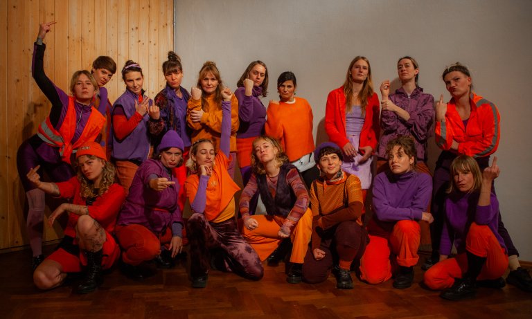 Fasten your seatbelt Performic Corner Chor Villa Schöne Felder