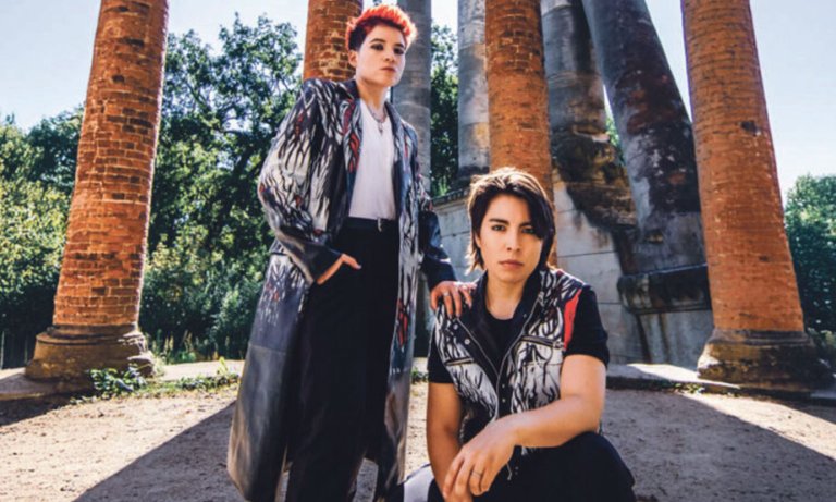 ©-Frank’s-White-Canvas