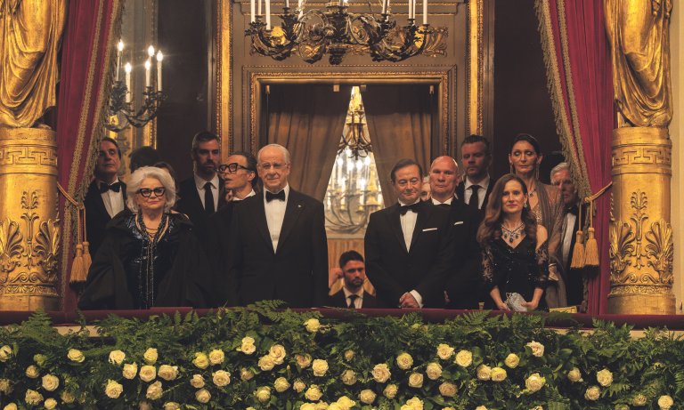 »La Grazia«: Die letzten Tage des italienischen Präsidenten (Toni Servillos, Mitte links) sind voller Dilemmata. © Andrea Pirrello