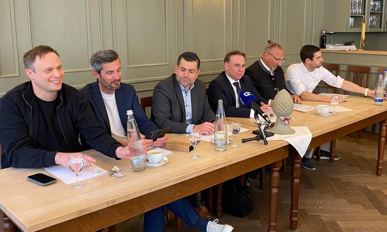 Männerrunde in der Stadtregierung