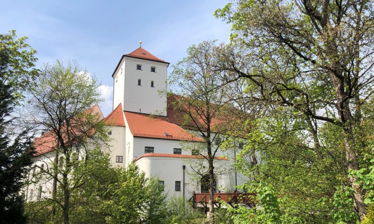 Das Wittelsbacher Schloss Friedberg mit seinem Schlossturm.