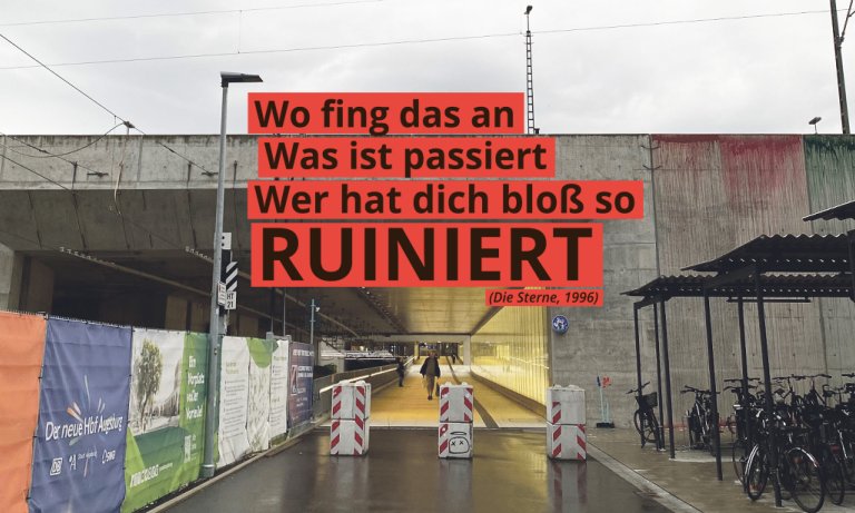 Westeingang des Augsburger Bahnhofs (Unterführung mit Bannern)
