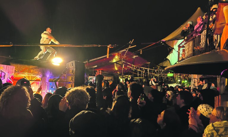 Der Berliner Rapper Soho Bani beim Guerilla-Konzert in München