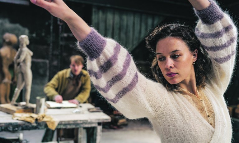 Erkennt Julika (Paula Beer) ihren Mann Stiller oder ist James Larkin White (Albrecht Schuch) wirklich nur ein Fremder? © Studiocanal GmbH